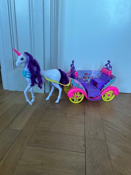 Barbie enhörning med vagn
