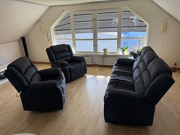 Soffgrupp 2 fåtöljer + 3-sitts soffa. Elrecliner