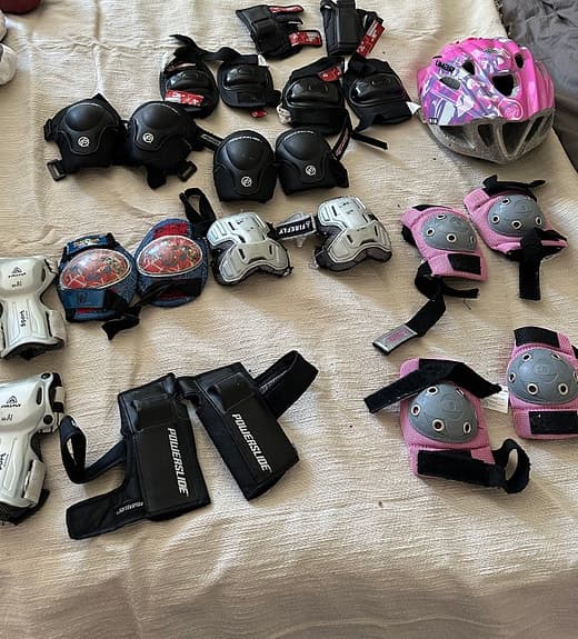 Cykelhjälm + skydd för armbågar och knän