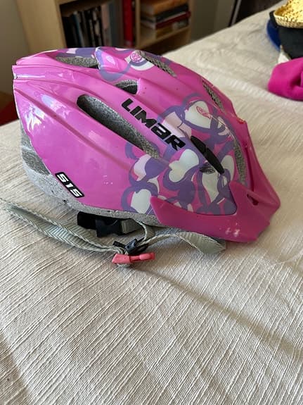 Cykelhjälm + skydd för armbågar och knän