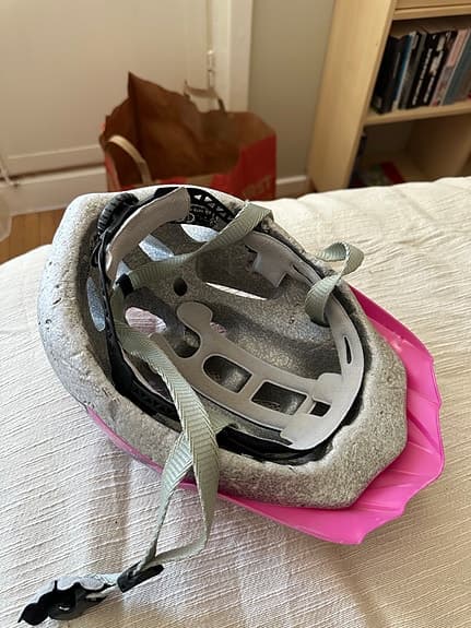 Cykelhjälm + skydd för armbågar och knän