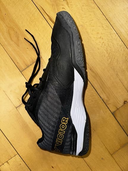 Badmintonskor Victor A930 storlek 43 (varan kan hämtas i Skåne)