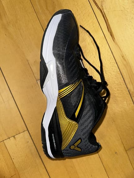 Badmintonskor Victor A930 storlek 43 (varan kan hämtas i Skåne)