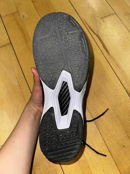 Badmintonskor Victor A930 storlek 43 (varan kan hämtas i Skåne)