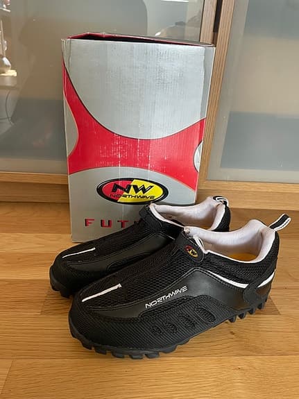 Northwave Futura 2003 cykelskor svart/vit storlek 39