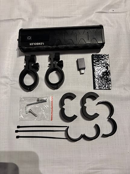 Kraftfullt uppladdningsbart cykelbelysningsset med fästen