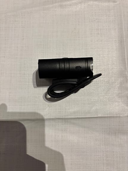 Kraftfullt uppladdningsbart cykelbelysningsset med fästen