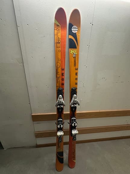 Alpinakidor med bindningar