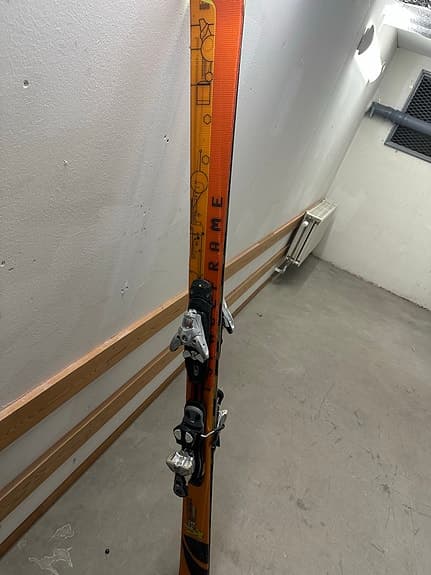 Alpinakidor med bindningar