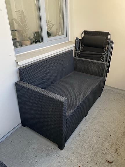 Trädgårdssoffa och bord konstrotting grå/svart ca 135x75 cm
