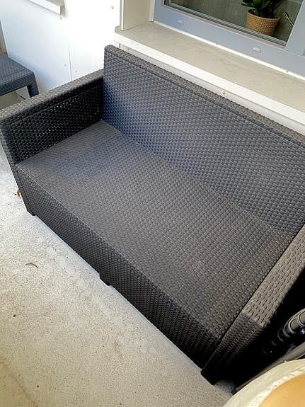 Trädgårdssoffa och bord konstrotting grå/svart ca 135x75 cm