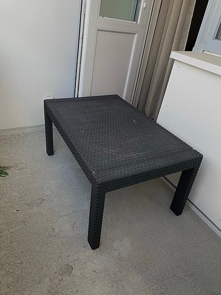 Trädgårdssoffa och bord konstrotting grå/svart ca 135x75 cm