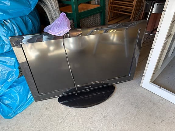 “32” Toshiba TV, fungerar bra, 2 HDMI.
