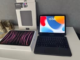 Apple iPad Pro M2 surfplatta 128 GB. Tangentbord linocell