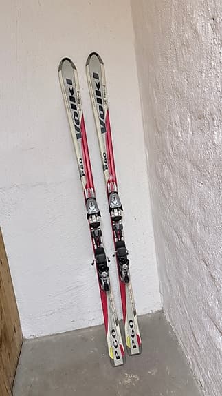 Völkl P60 med bindningar vit röd