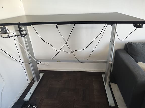 Höj- och sänkbart skrivbord