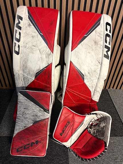 CCM AXIS2 målvaktsbenskydd 34+1 röd & vit