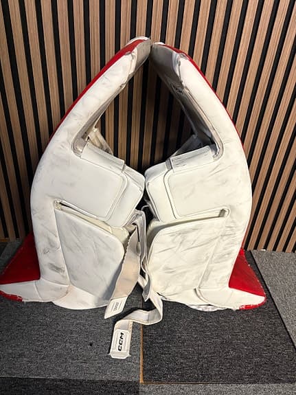 CCM AXIS2 målvaktsbenskydd 34+1 röd & vit