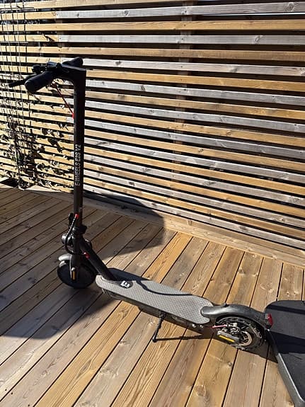 E-Wheels elsparkcykel svart