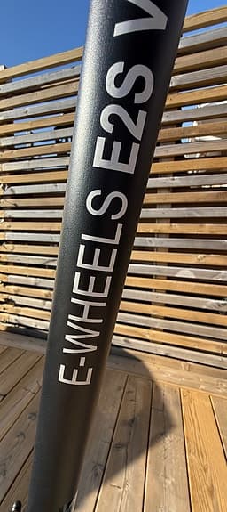 E-Wheels elsparkcykel svart