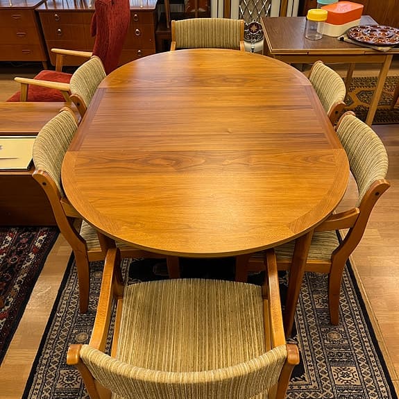 Matgrupp i Teak – Bord och 6st Stolar