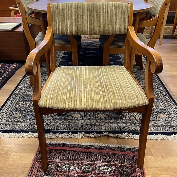 Matgrupp i Teak – Bord och 6st Stolar