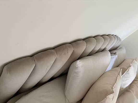 Mio kontinentalsäng beige med sänggavel