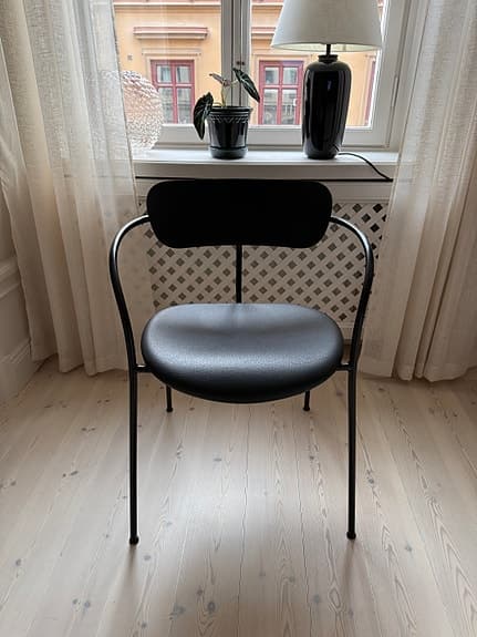 &Tradition Pavilion AV4 Black