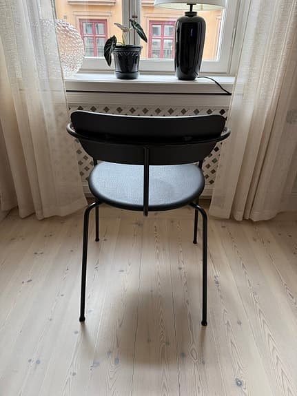 &Tradition Pavilion AV4 Black