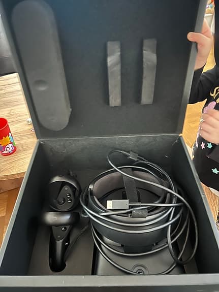 Oculus Rift VR-headset med kontroller