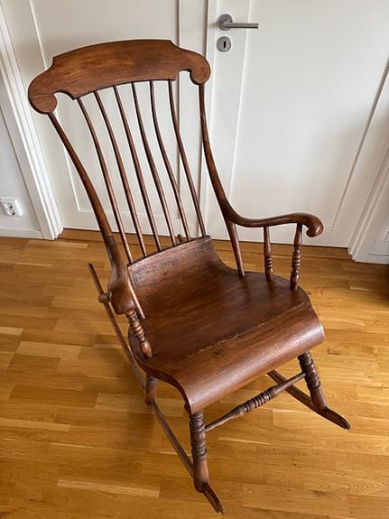Gungstol med hög rygg och långa medar