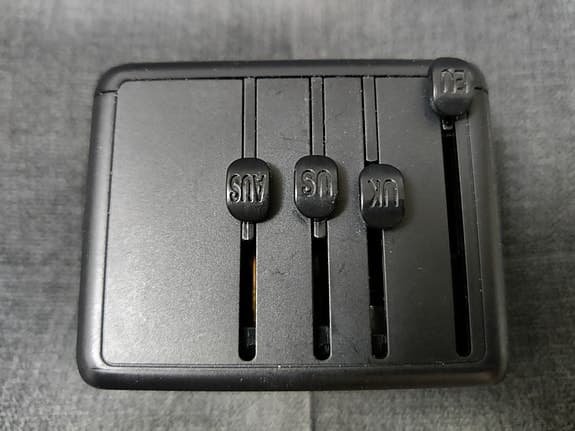 Biobase Universal Reseadapter 35W USB Laddare