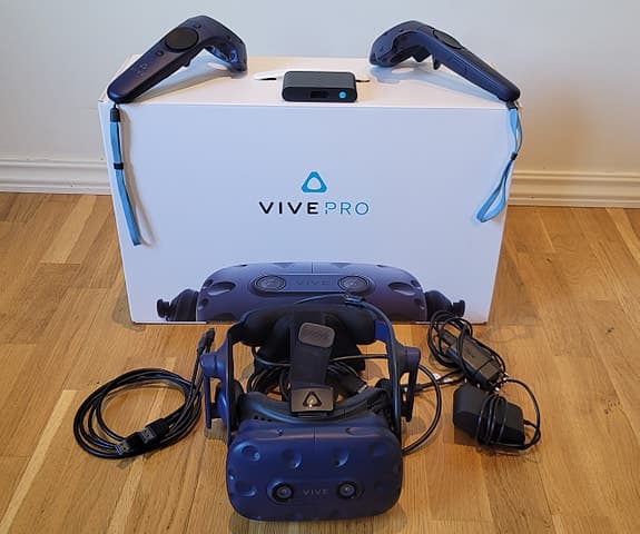 HTC Vive Pro VR-headset med kontroller och basstationer