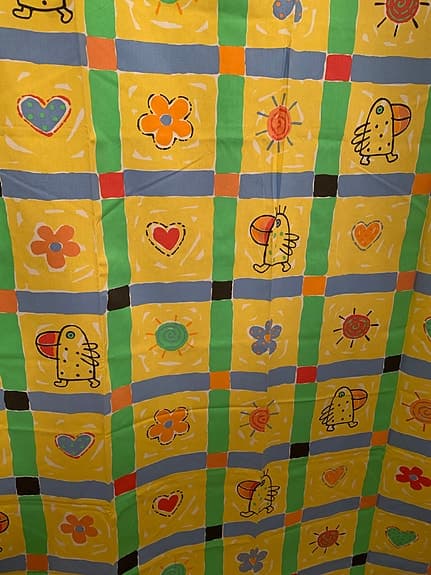gardin med barnmotiv flerfärgad