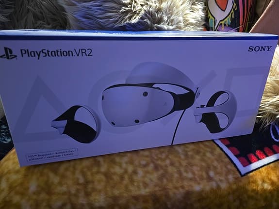 Sony PlayStation VR2 VR-headset obruten förpackning.