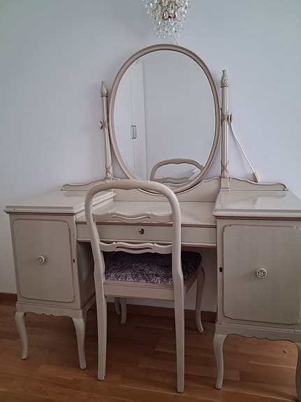 Antik stor Spegelbord / Sminkbord med en stol i mycket bra skick! Se bilder!