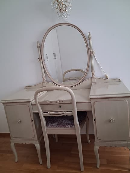 Antik stor Spegelbord / Sminkbord med en stol i mycket bra skick! Se bilder!