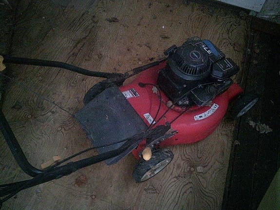 Homelite gräsklippare äldre startar ej