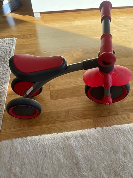 Barncykel trehjuling 10" röd/svart