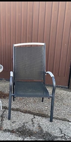 Trädgårdsstol i metall och teak – perfekt för stugan, Trädgårdsmöbler