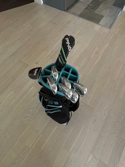 Järnklubbor (5-PW) Ping 425. Nybörjarvänliga. Vänster