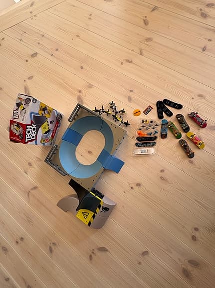 Tech deck, ramp, cyklar och skateboards