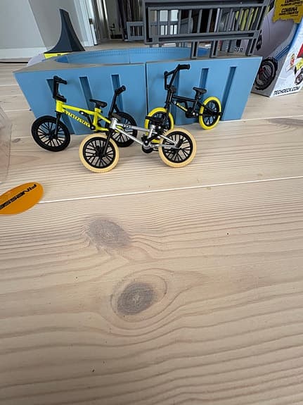 Tech deck, ramp, cyklar och skateboards