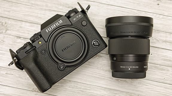 Fujifilm X-E4 + XF 27mm f/2.8 WR + Sigma 56mm f/1.4 – mycket fint skick