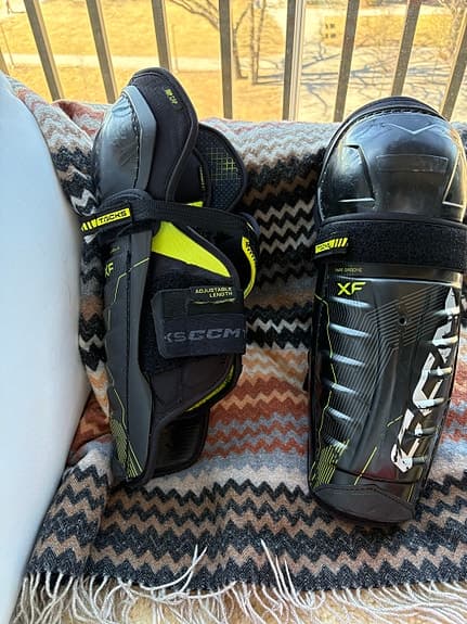 CCM XF benskydd ishockey