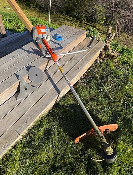 Husqvarna 336RF röjsåg med sele och klingor
