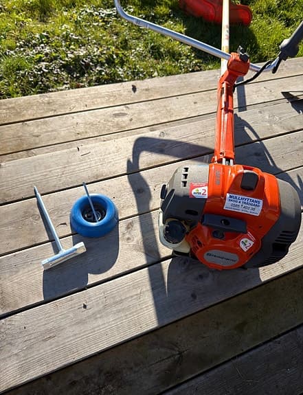 Husqvarna 336RF röjsåg med sele och klingor