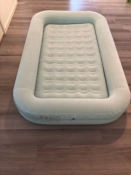 Intex uppblåsbar resesäng barn