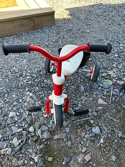 Barn trehjuling cykel 10" röd vit med korg