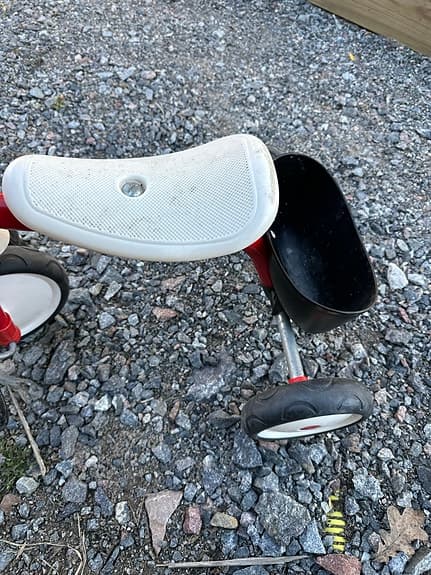 Barn trehjuling cykel 10" röd vit med korg